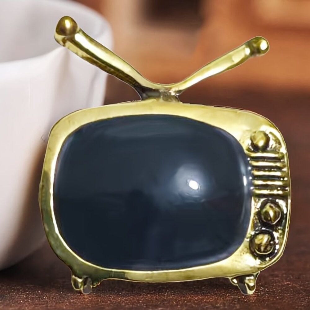 🌺 🌺 🌺 Vintage Style Gold and Black TV Brooch